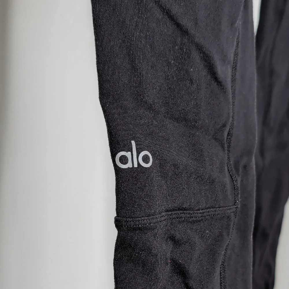ALO Yoga Black Leggings - Picture 4 of 5